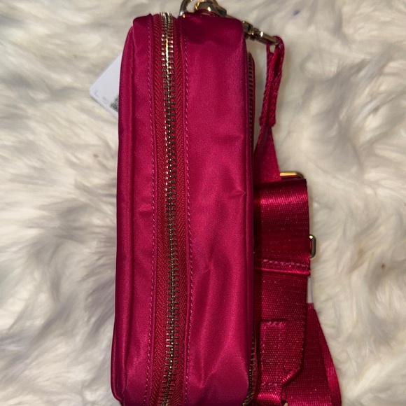 Lululemon Athletica Everywhere Berry Rumble 2L LARGE Crossbody Bag - Picture 7 of 13